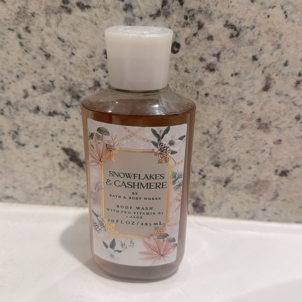 Bath & BodyWorks Snowflakes & Cashmere Body Wash